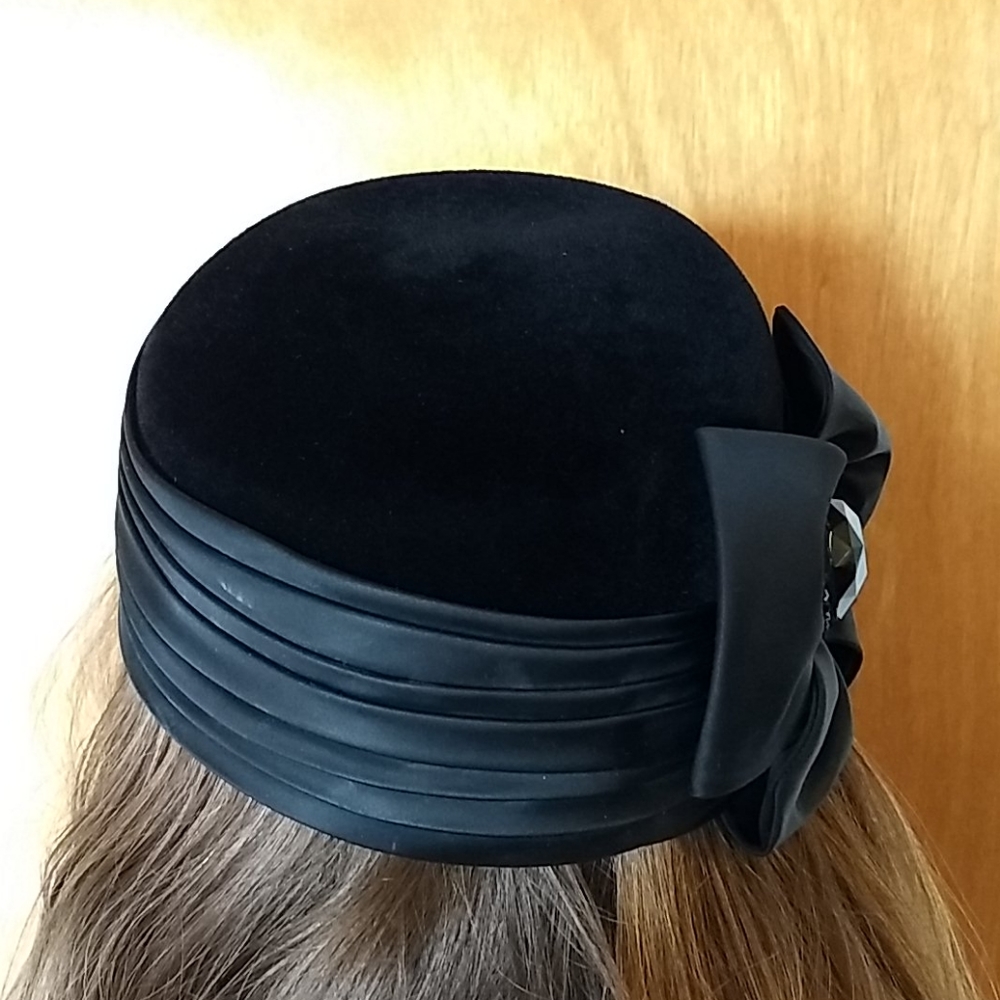 Vintage Black Velvet Hat - Picture 3 of 6